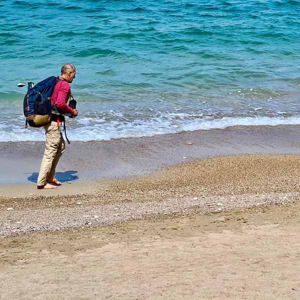 Florian Palzinsky am Strand: bewusst leben und wandern